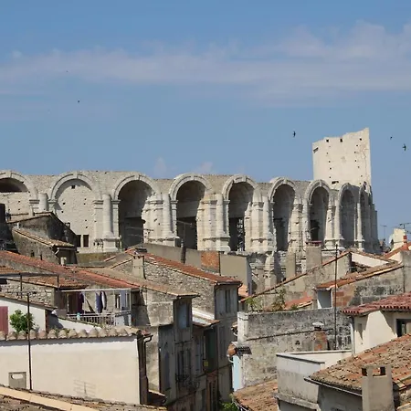 Aux Pieds Des Arenes Apartment *
